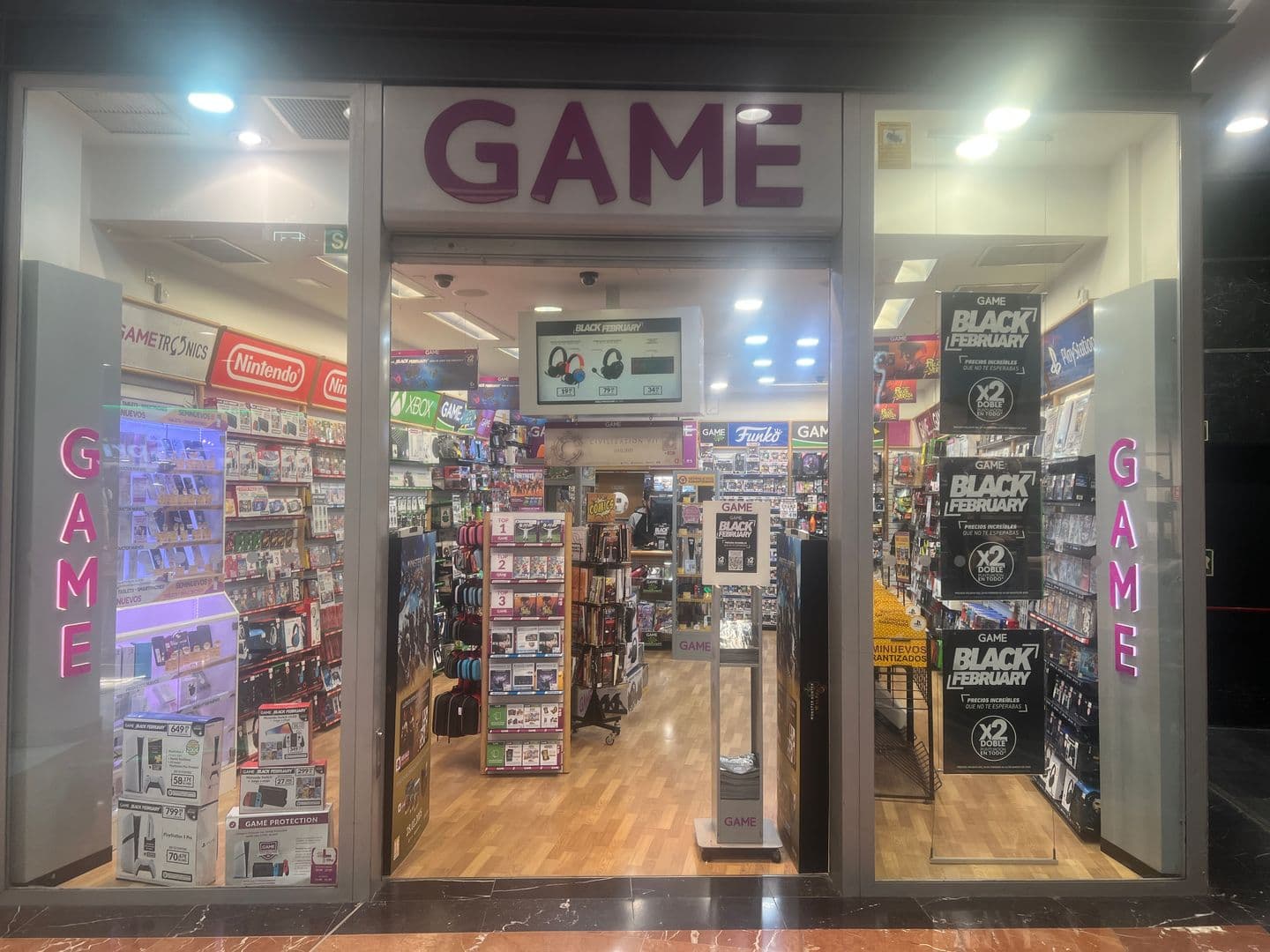 SANTA CRUZ DE TENERIFE TRES DE MAYO VIDEOJUEG - foto 1
